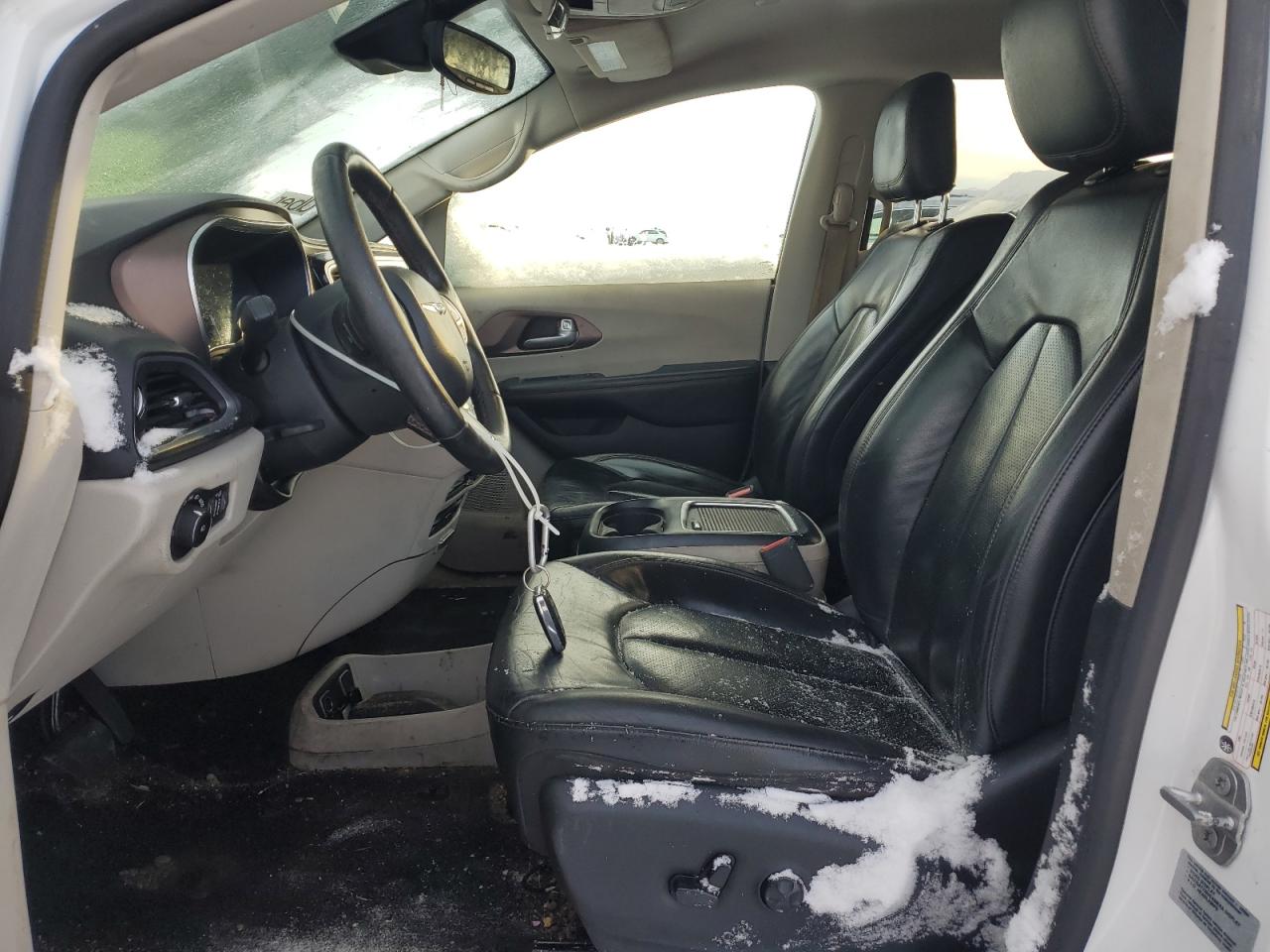 2017 Chrysler Pacifica - Image 7