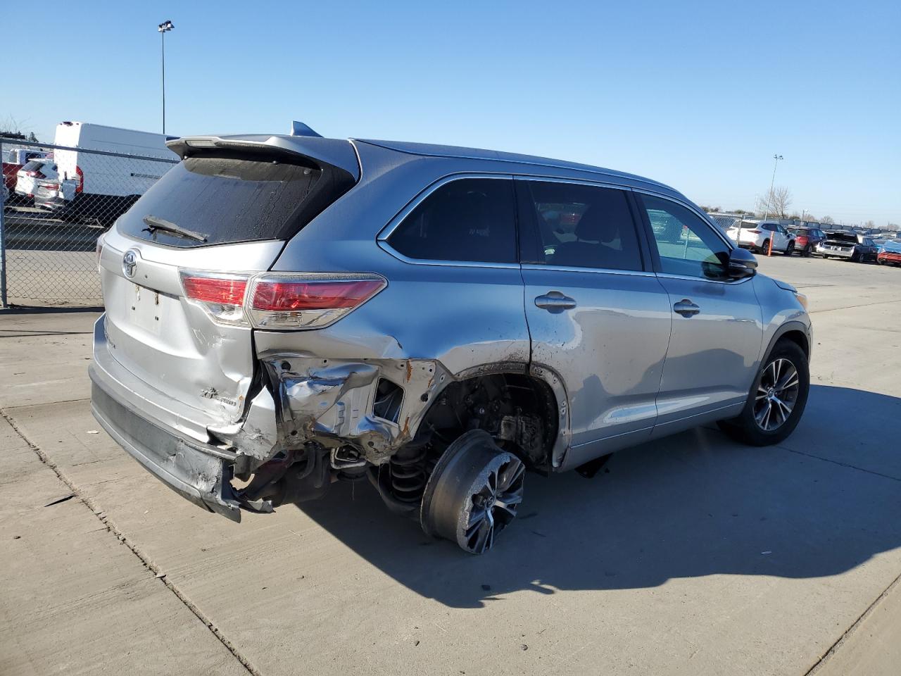 2016 Toyota Highlander - Image 3