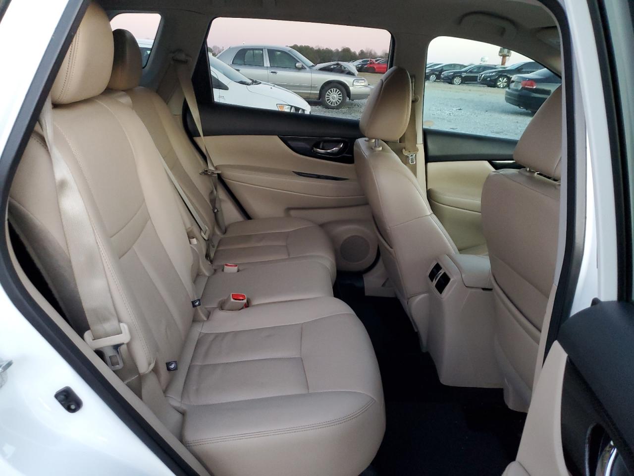 2018 Nissan Rogue - Image 11