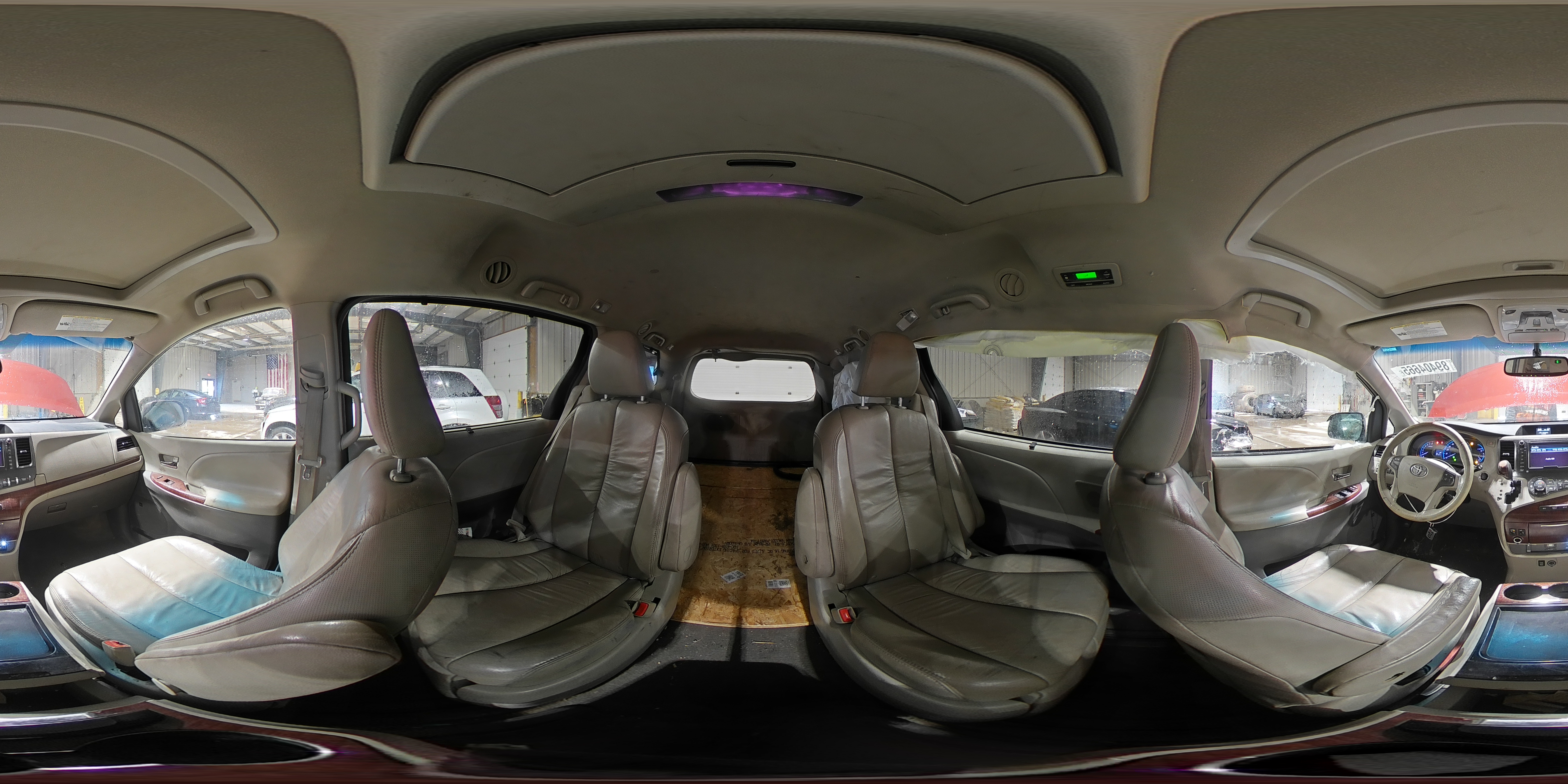 2011 Toyota Sienna - Image 13