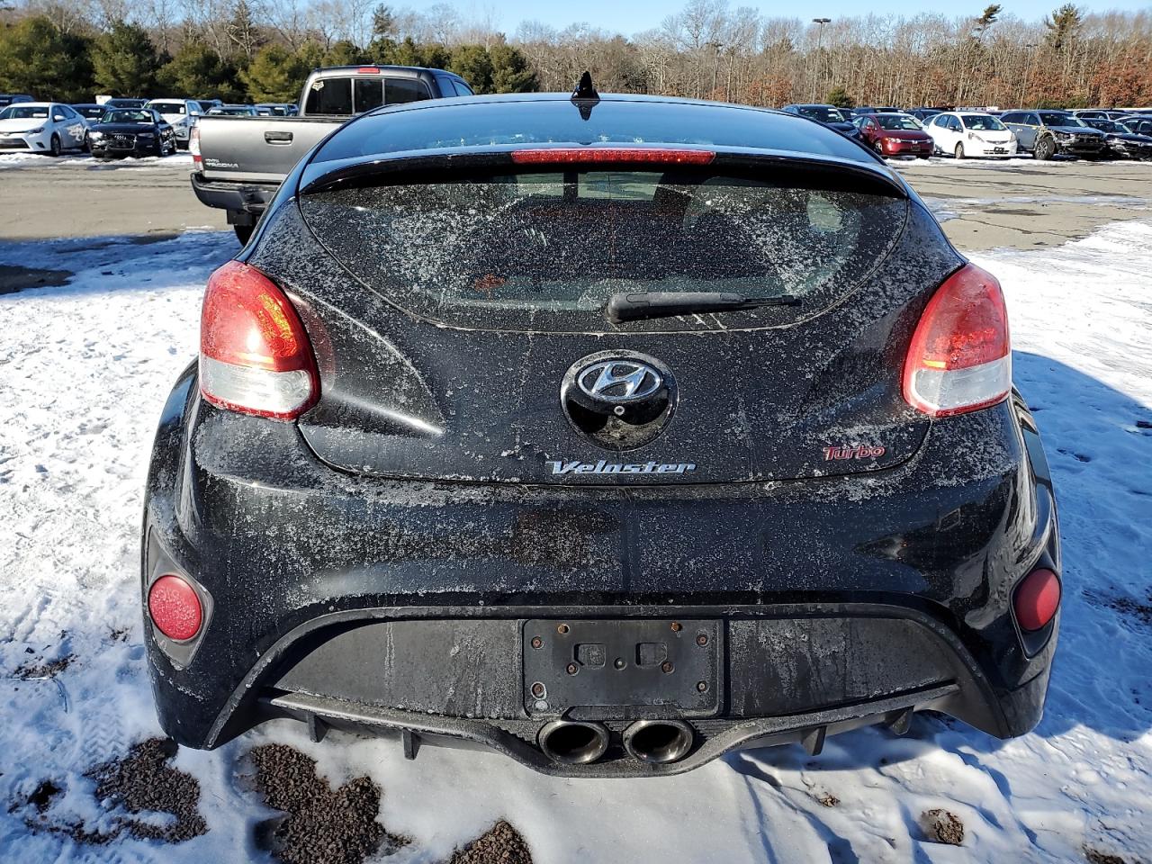 2015 Hyundai Veloster - Image 6