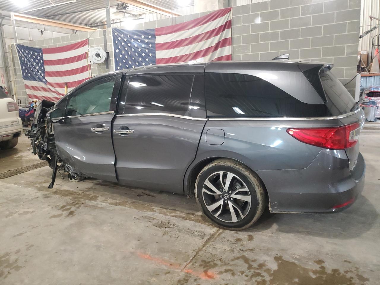 2018 Honda Odyssey - Image 2
