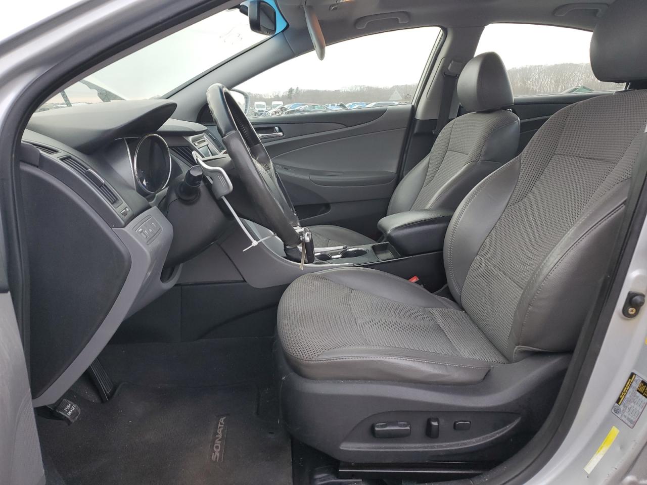 2011 Hyundai Sonata - Image 7