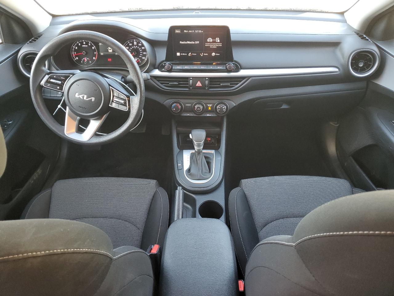 2024 Kia Forte - Image 8