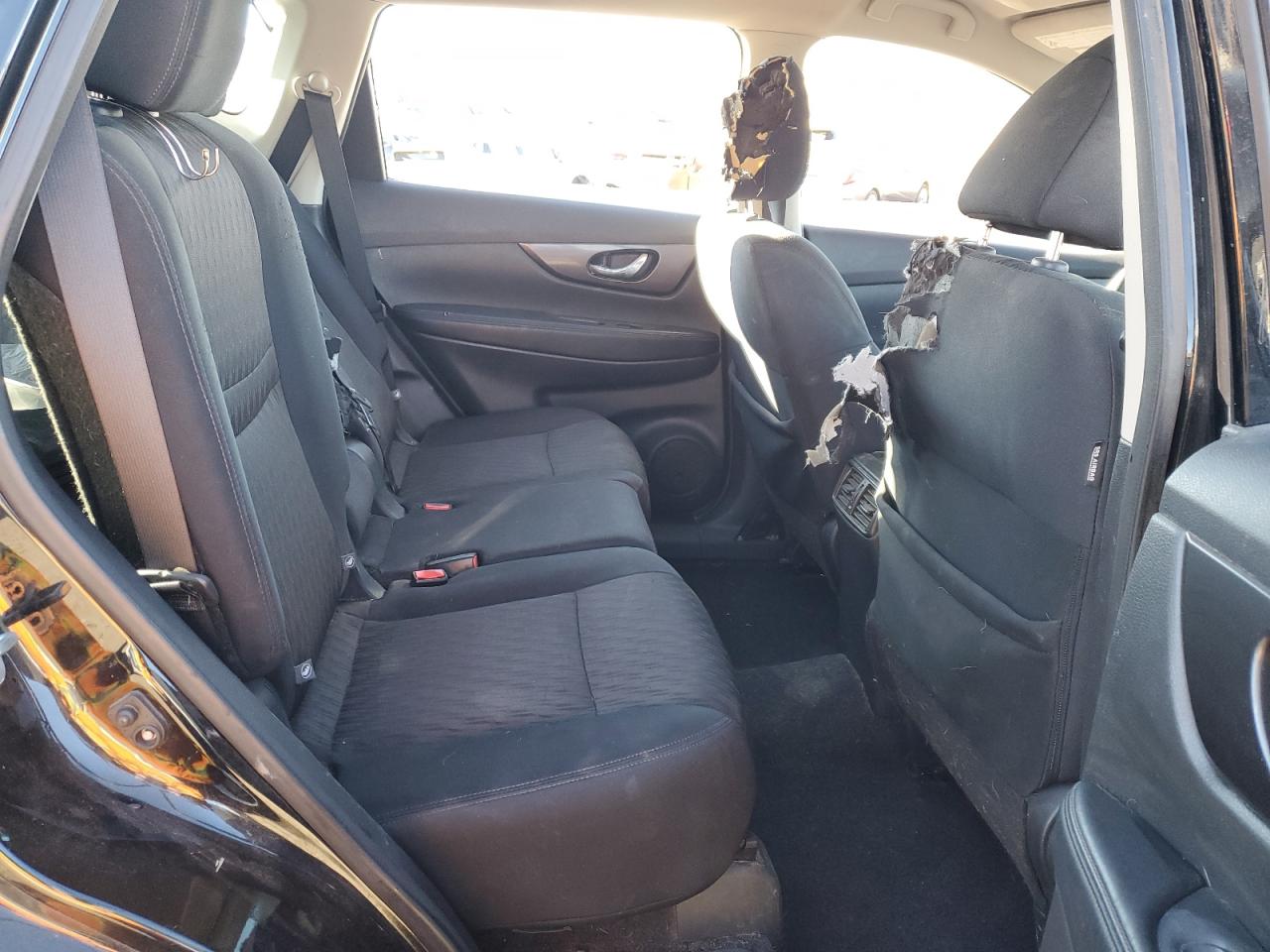 2018 Nissan Rogue - Image 11