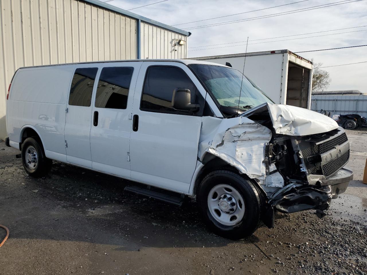2016 Chevrolet Express - Image 4