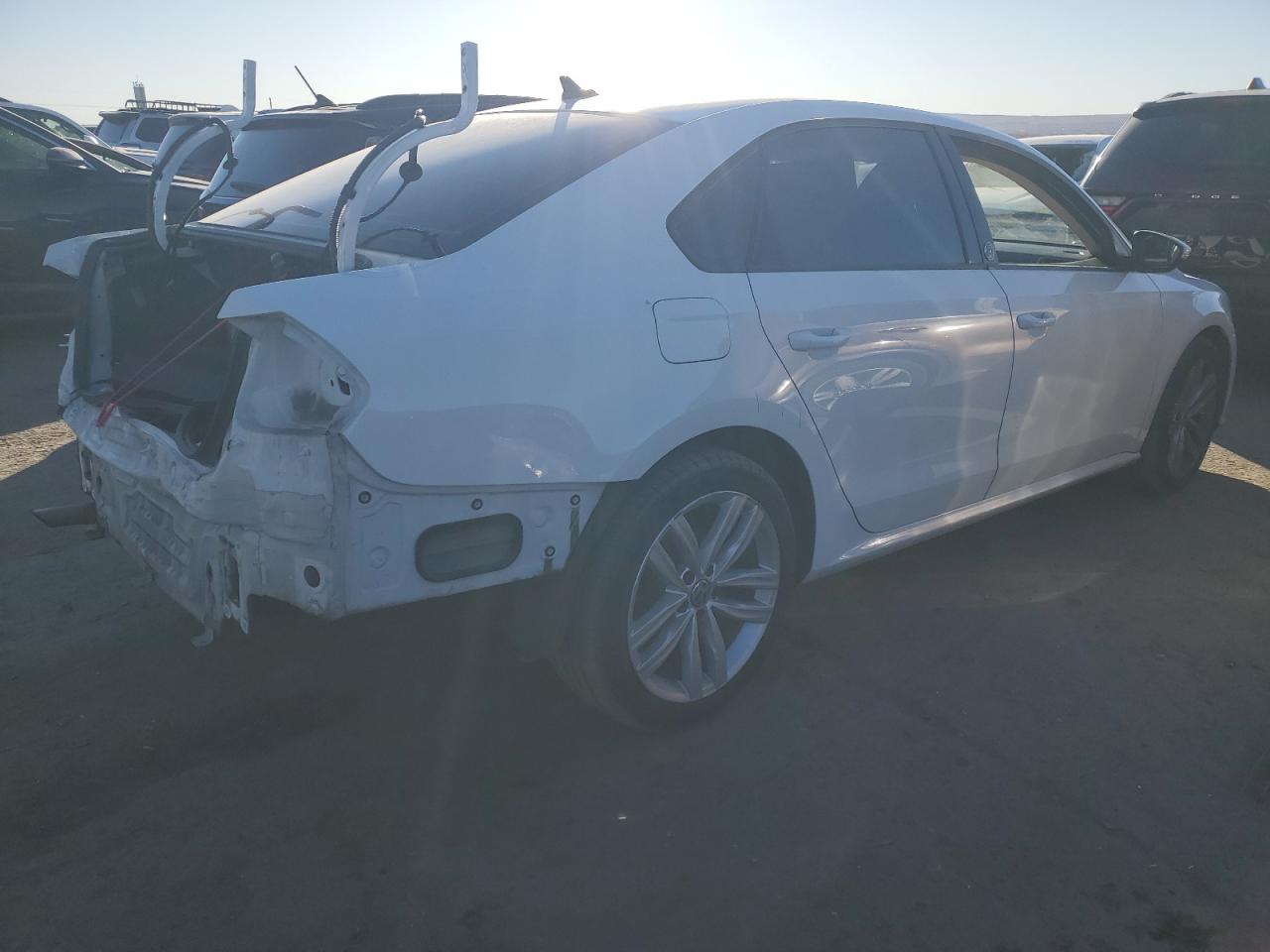 2019 Volkswagen Passat - Image 3
