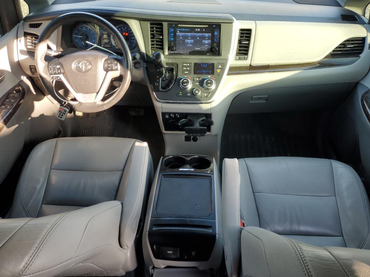2017 Toyota Sienna - Image 8