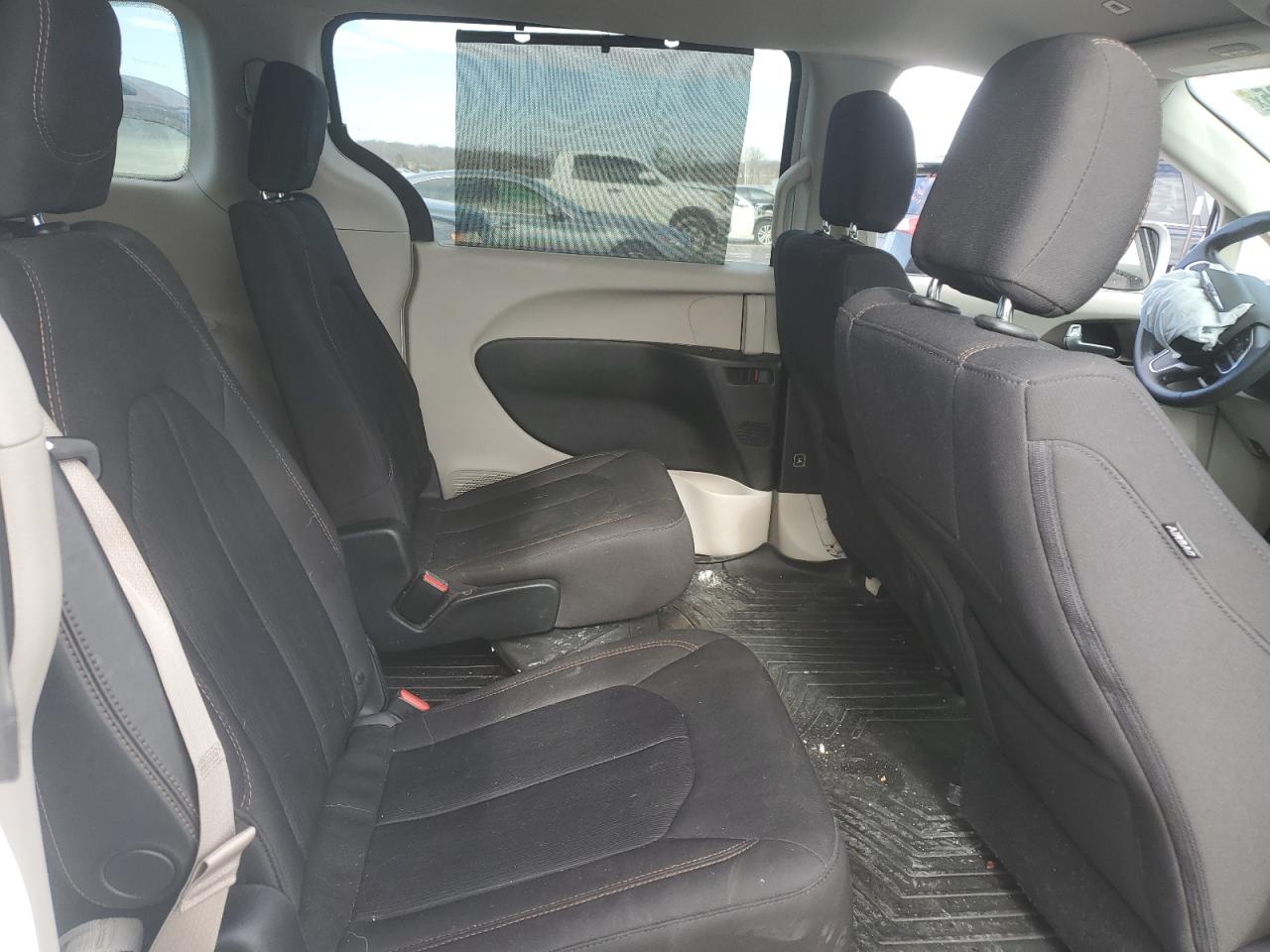 2018 Chrysler Pacifica - Image 12