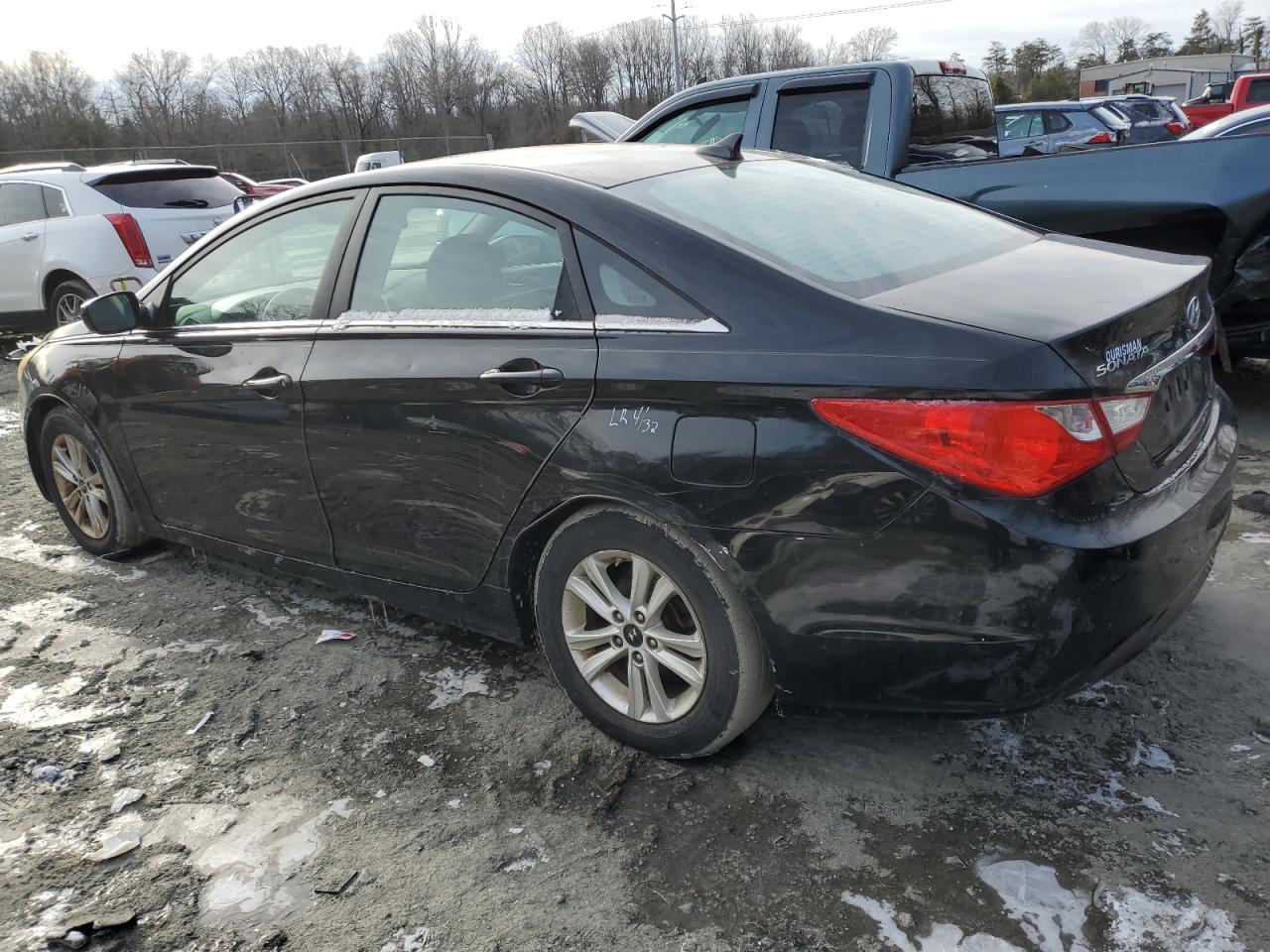 2011 Hyundai Sonata - Image 2