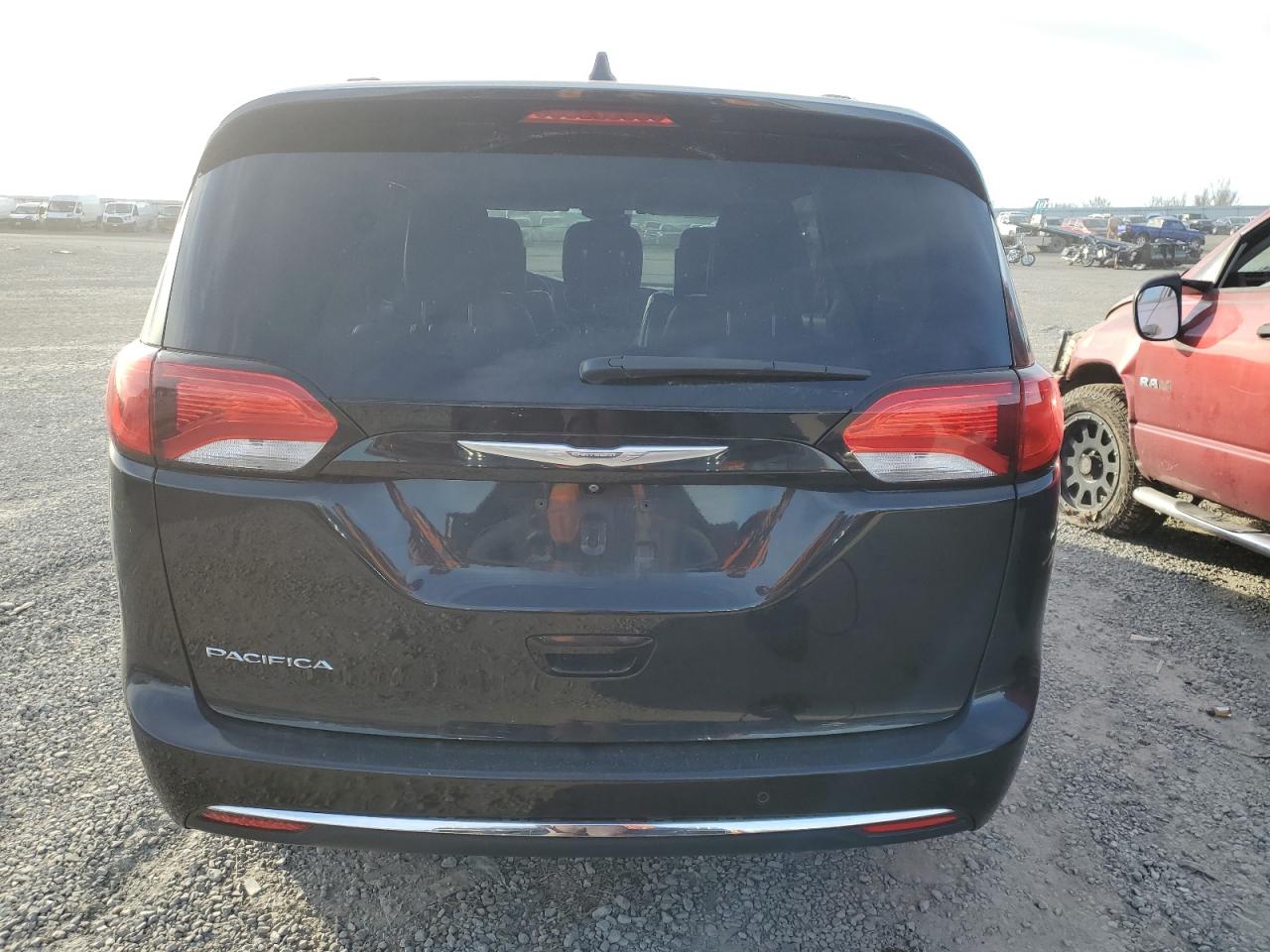 2017 Chrysler Pacifica - Image 6