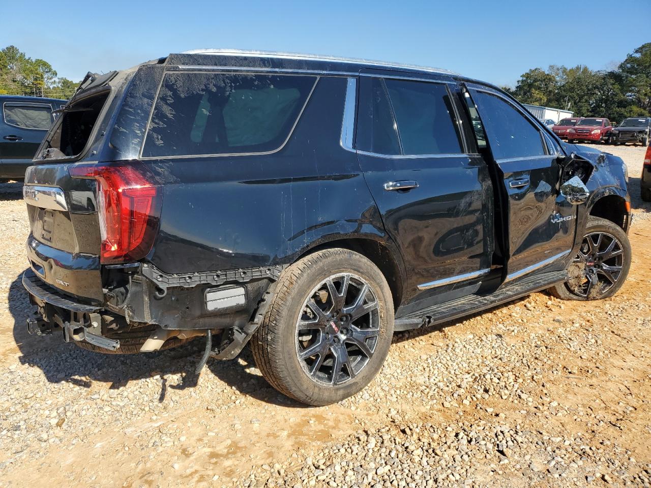 2021 GMC Yukon - Image 3