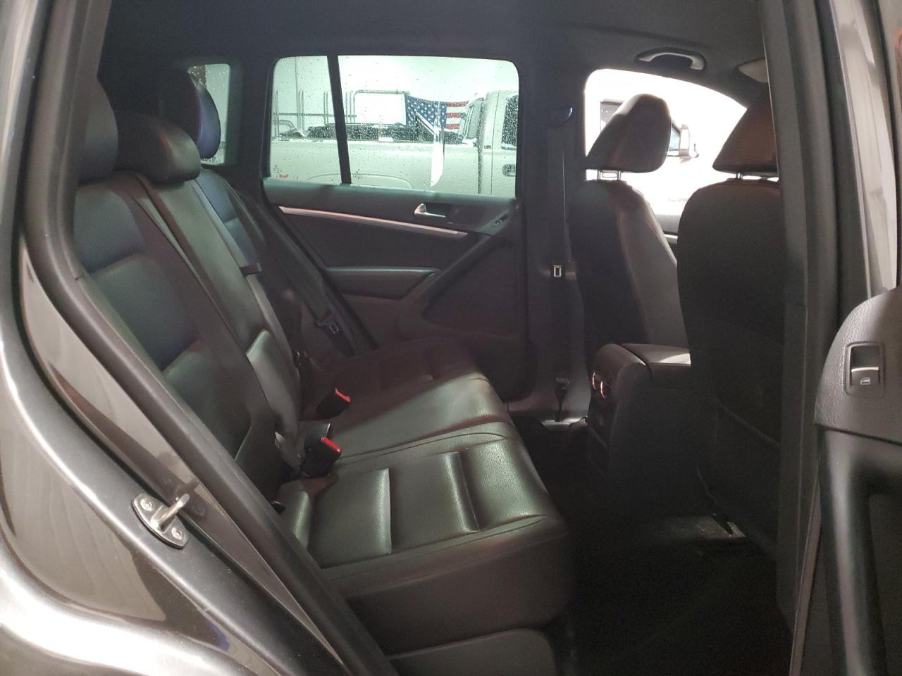 2016 Volkswagen Tiguan - Image 11