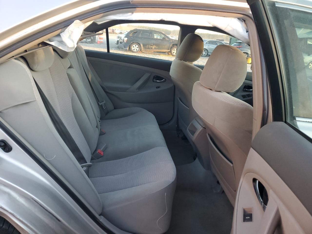 2010 Toyota Camry - Image 10