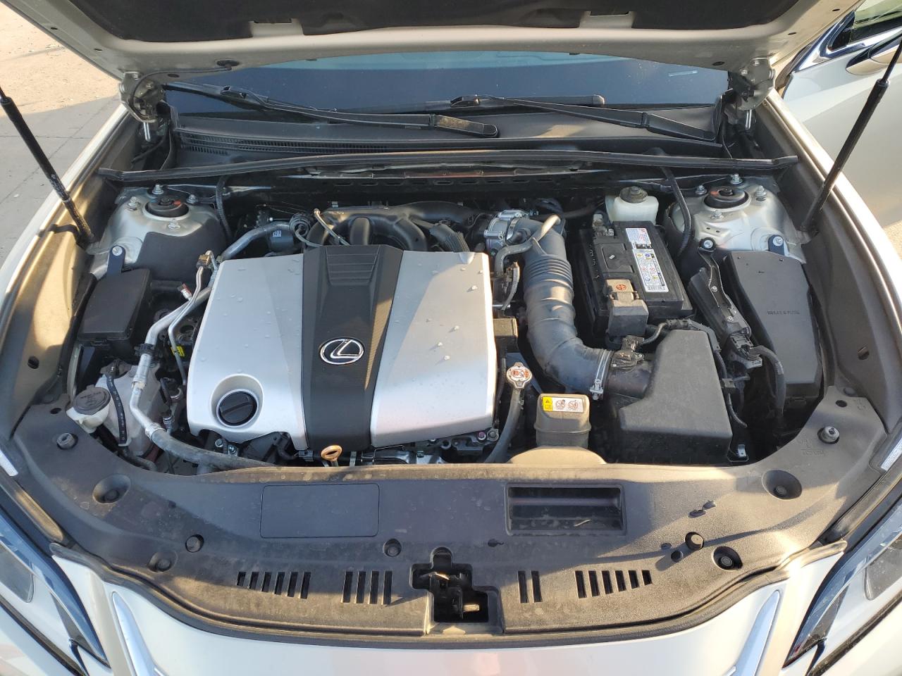 2020 Lexus ES - Image 11