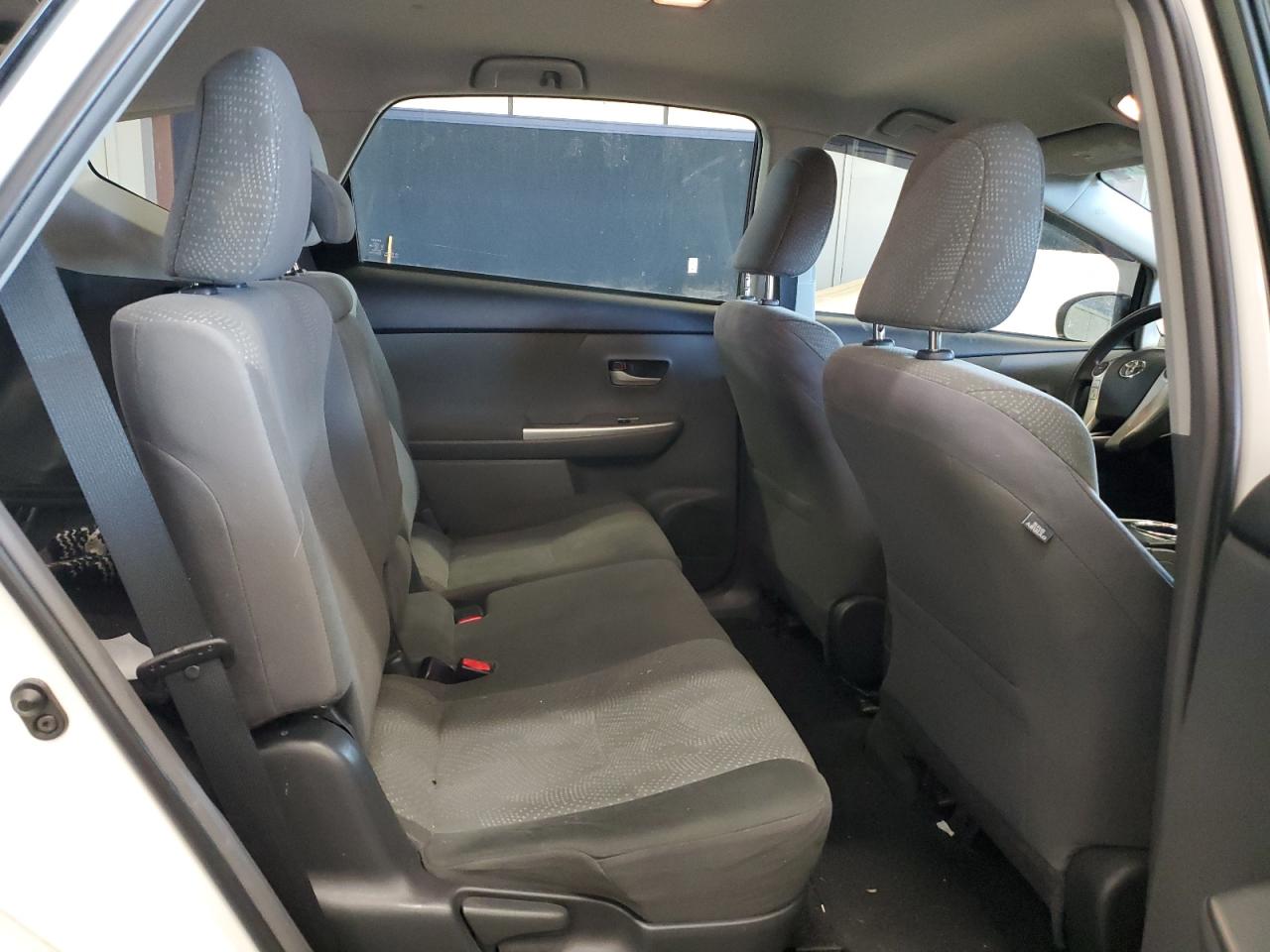 2013 Toyota Prius - Image 10
