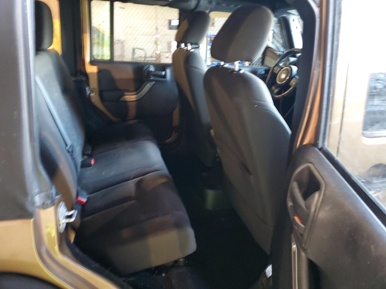 2015 Jeep Wrangler - Image 11