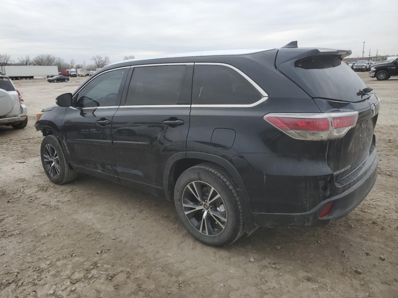 2016 Toyota Highlander - Image 2