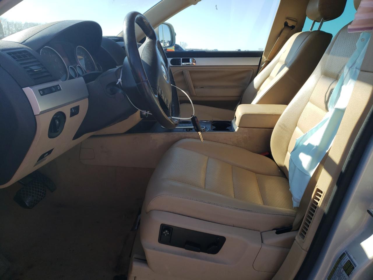 2009 Volkswagen Touareg - Image 7
