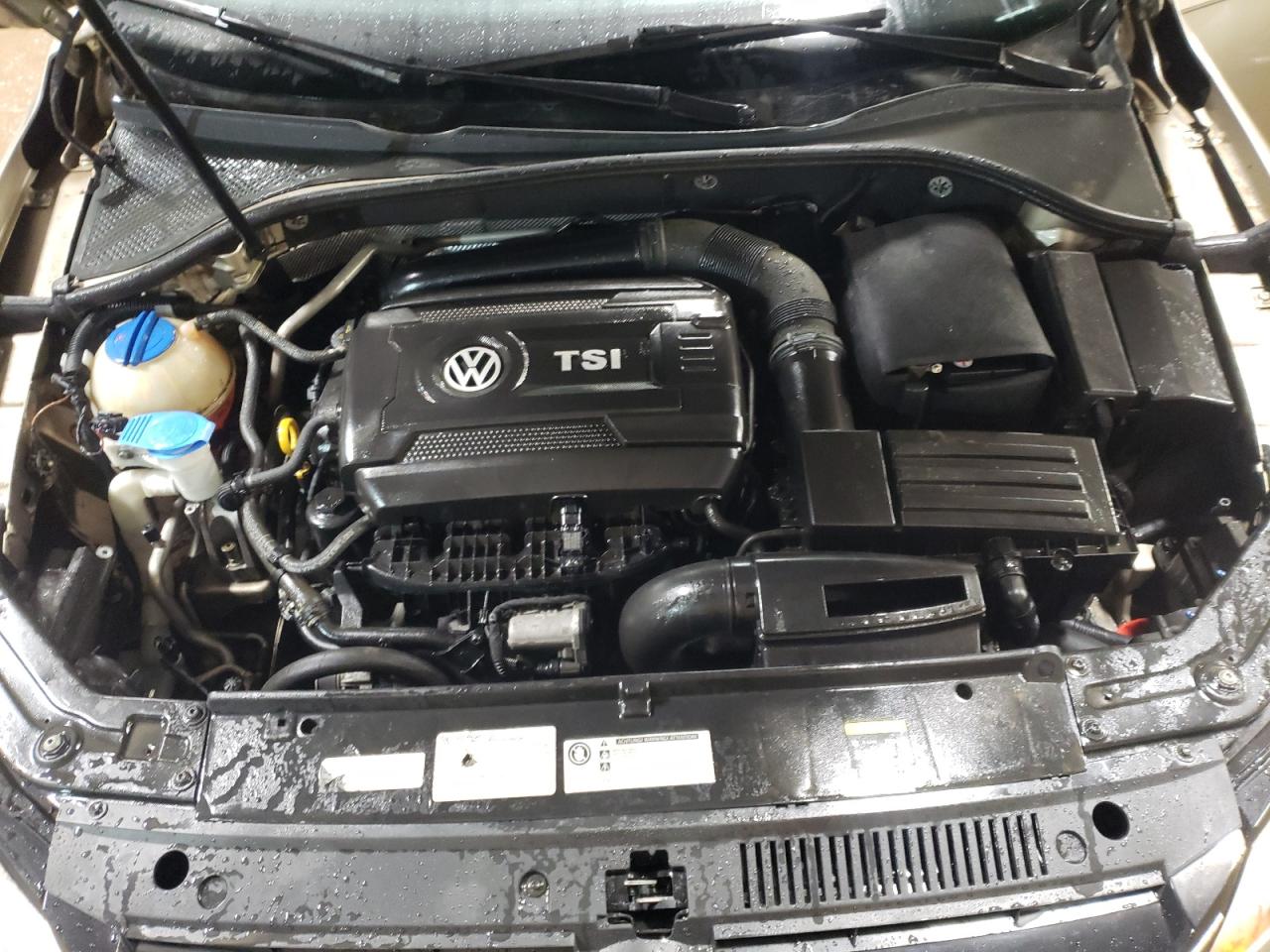 2015 Volkswagen Passat - Image 11