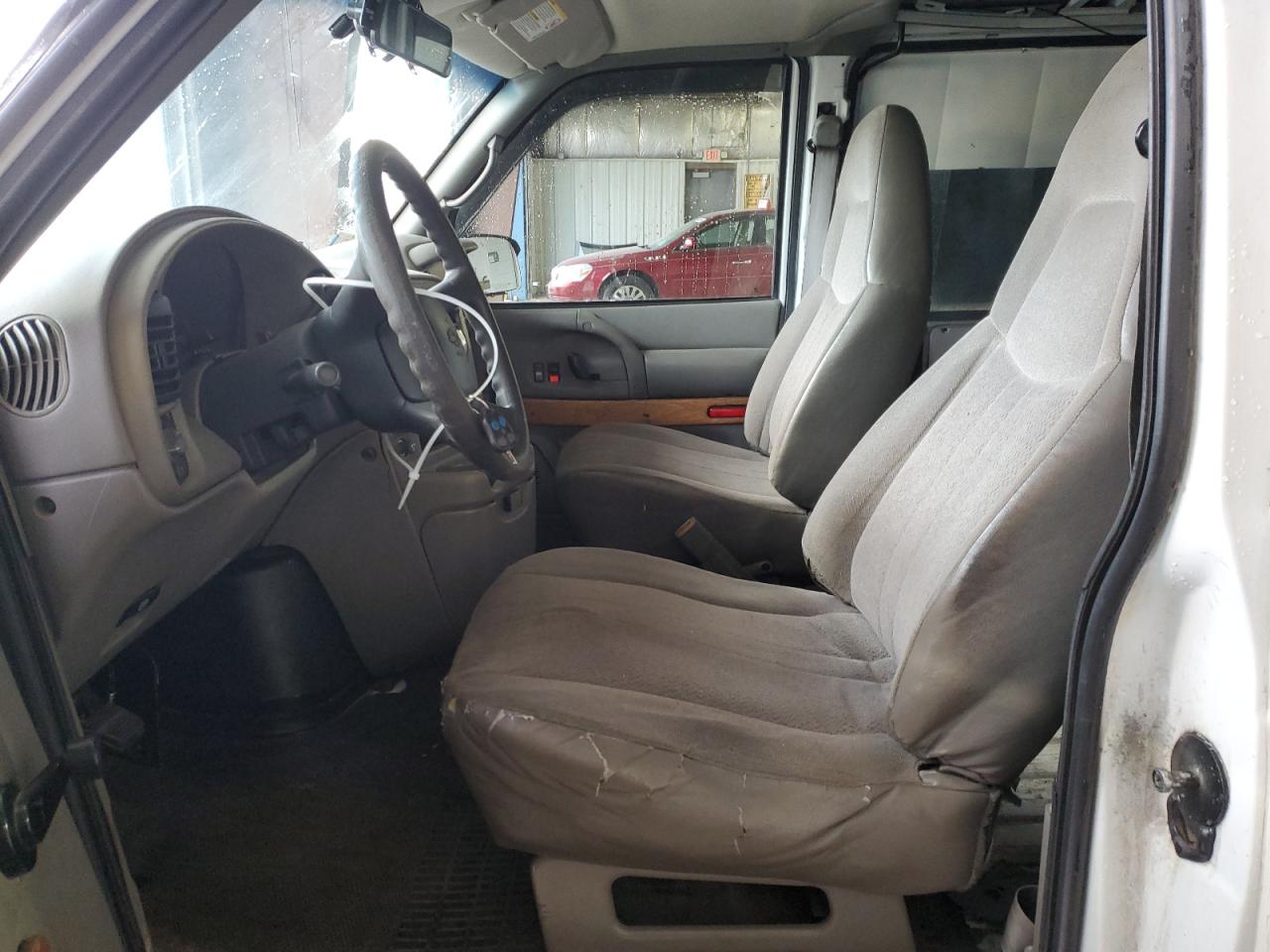 2002 Chevrolet Astro - Image 7