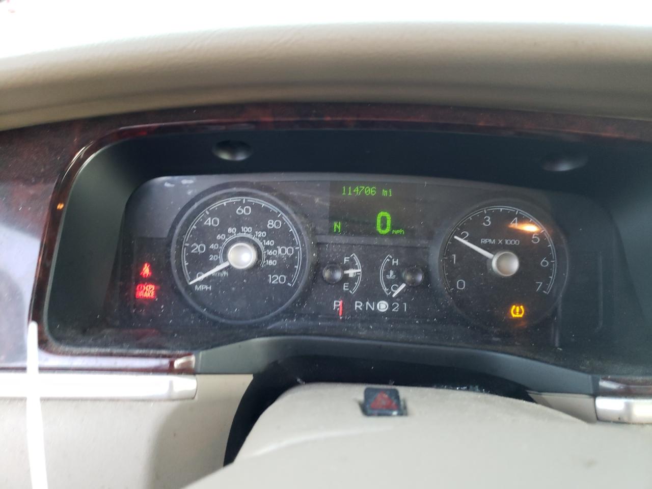 2010 Lincoln Town Car Signature Limited VIN: 2LNBL8CV0AX620979 Lot: 88498655