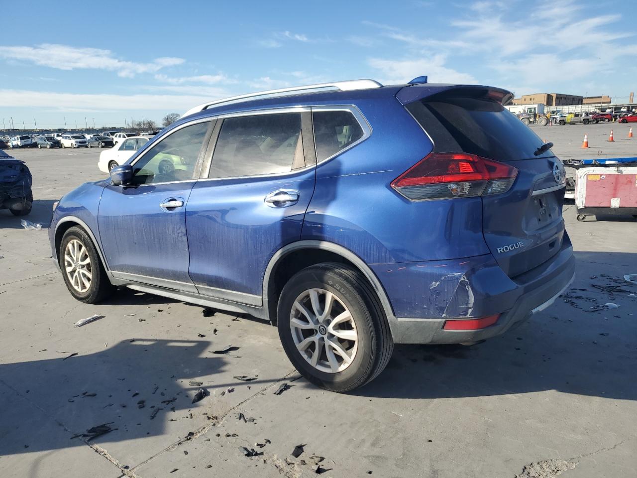 2018 Nissan Rogue - Image 2