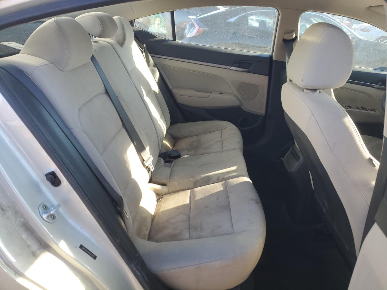 2017 Hyundai Elantra - Image 10