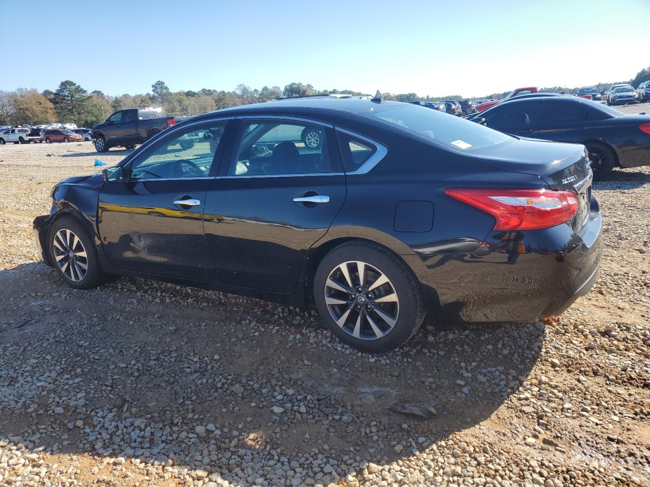 2017 Nissan Altima - Image 2