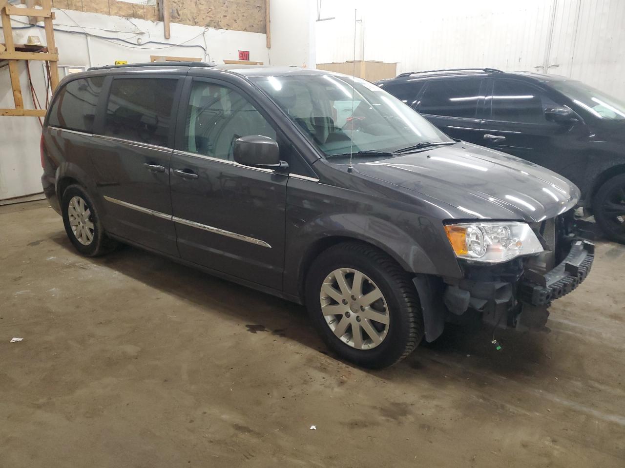 2015 Chrysler Town & Country - Image 4