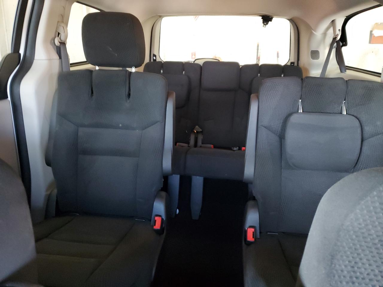 2016 Dodge Caravan - Image 10