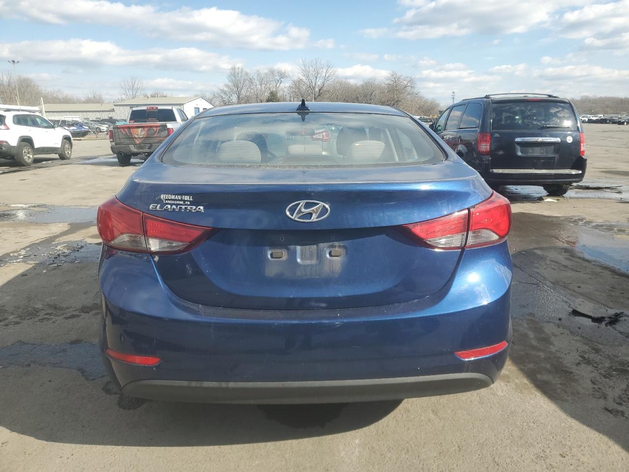 2016 Hyundai Elantra - Image 6