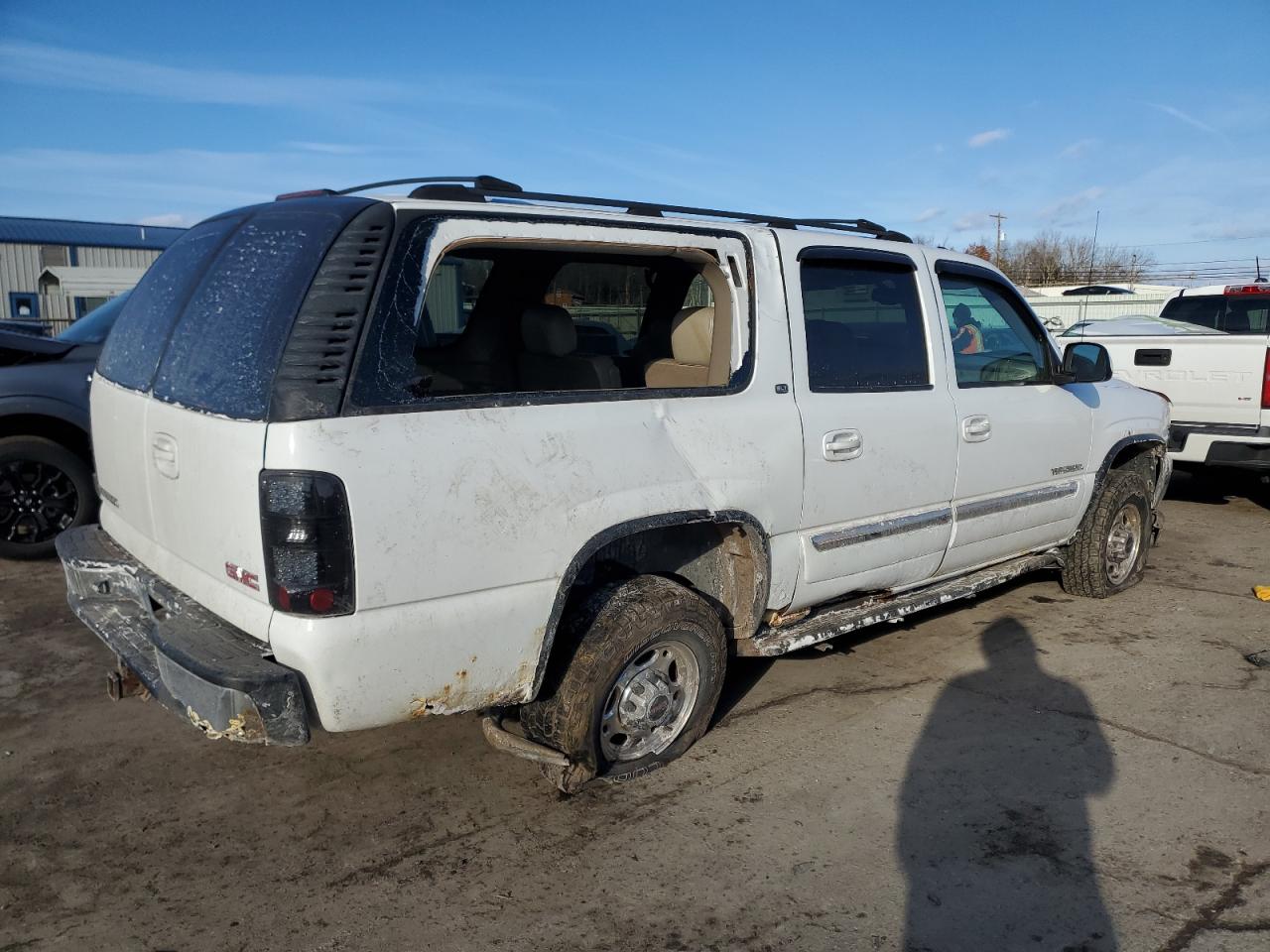 2004 GMC Yukon - Image 3