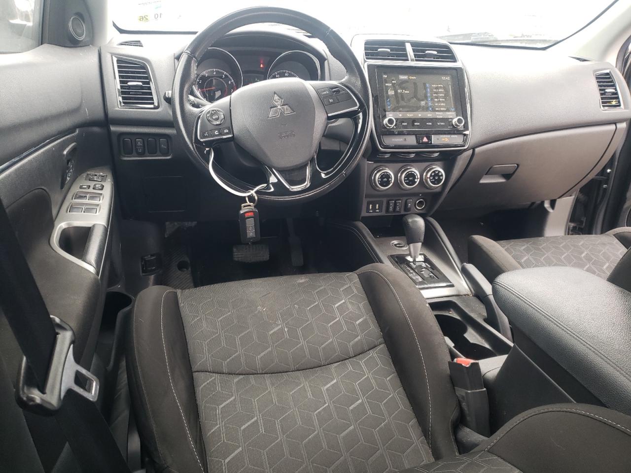 2020 Mitsubishi Outlander - Image 8