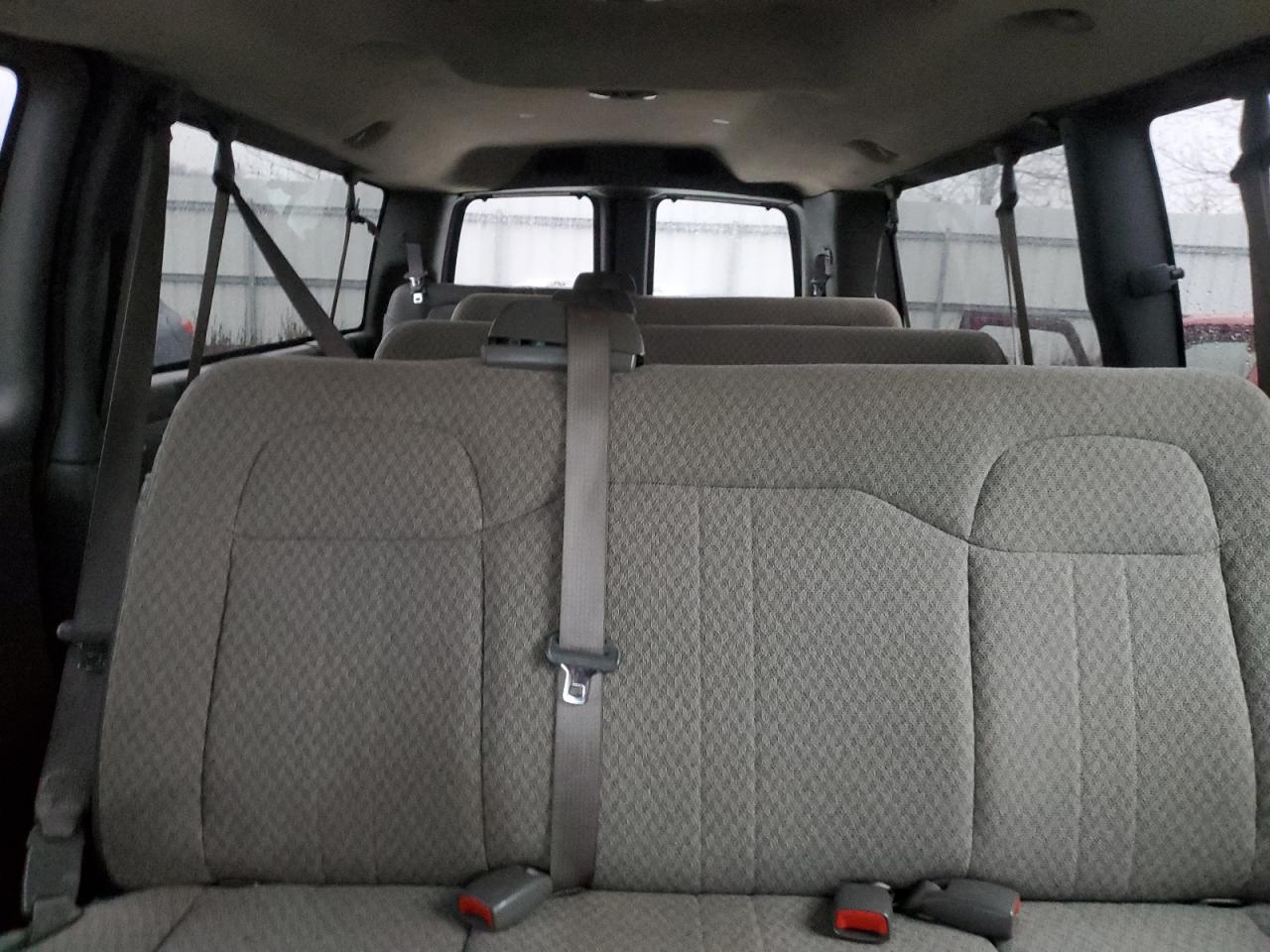 2009 Chevrolet Express - Image 10