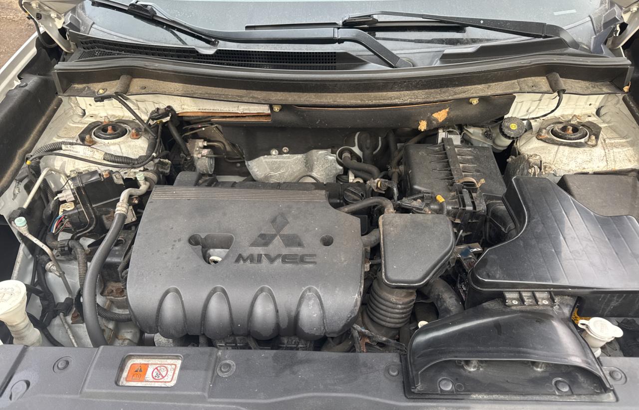 2016 Mitsubishi Outlander - Image 7