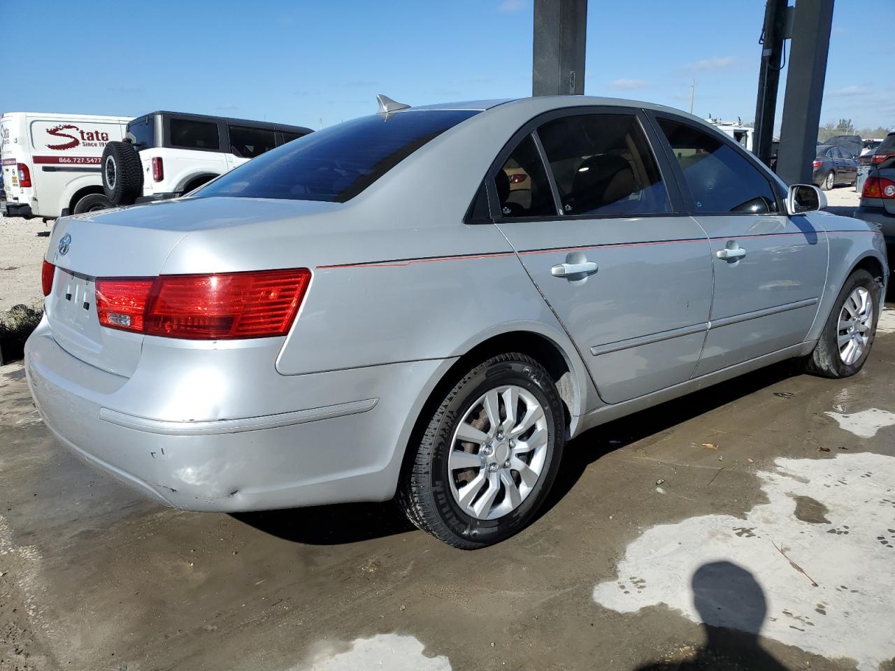 2010 Hyundai Sonata - Image 3