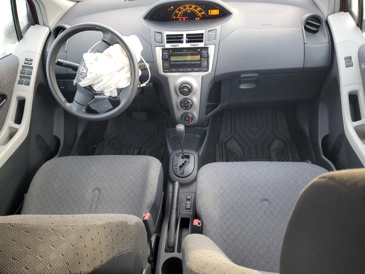 2010 Toyota Yaris - Image 8