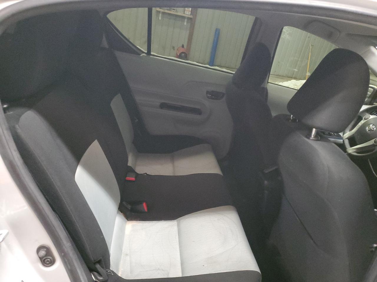 2013 Toyota Prius - Image 10
