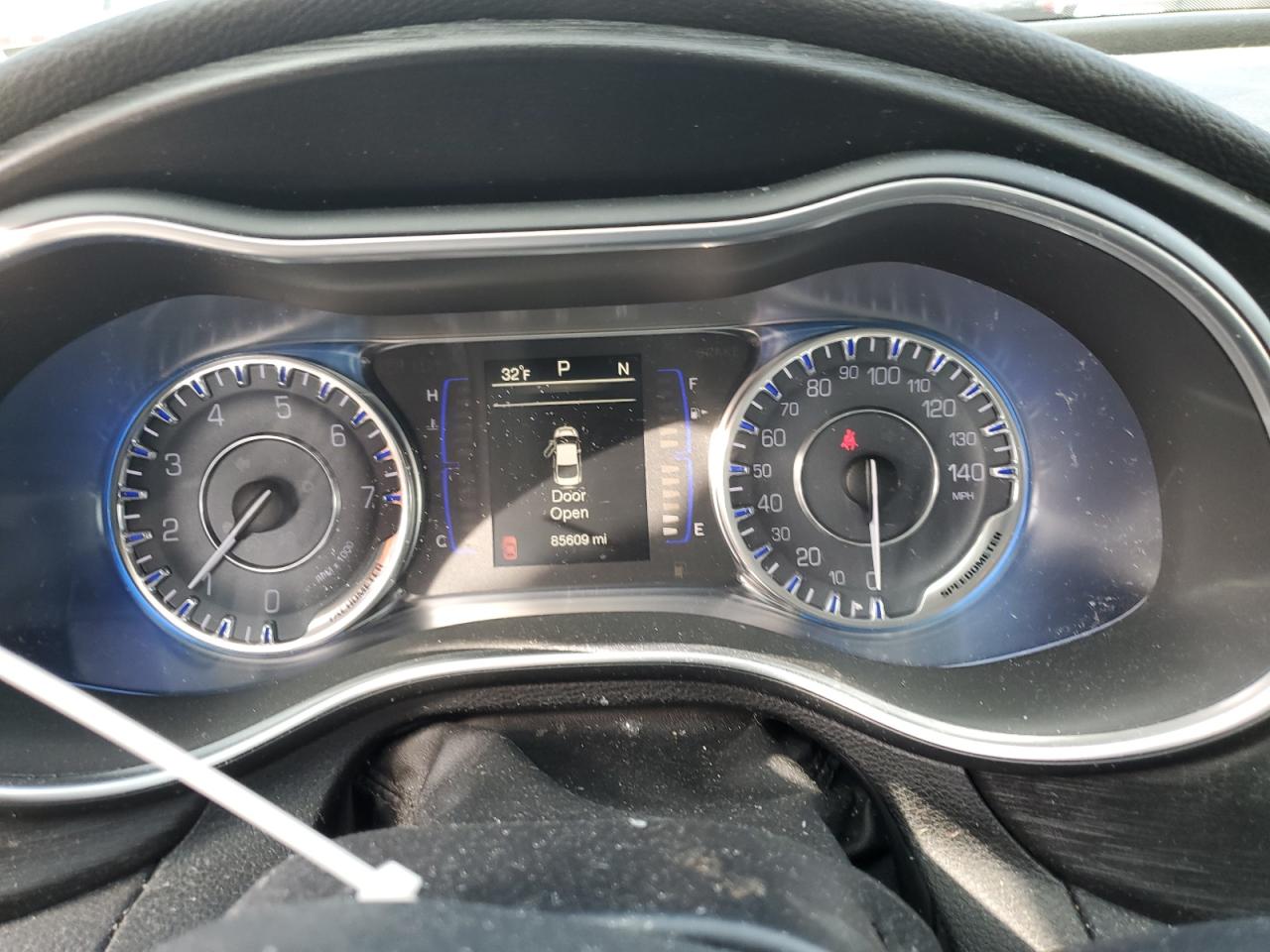 2016 Chrysler 200 - Image 9