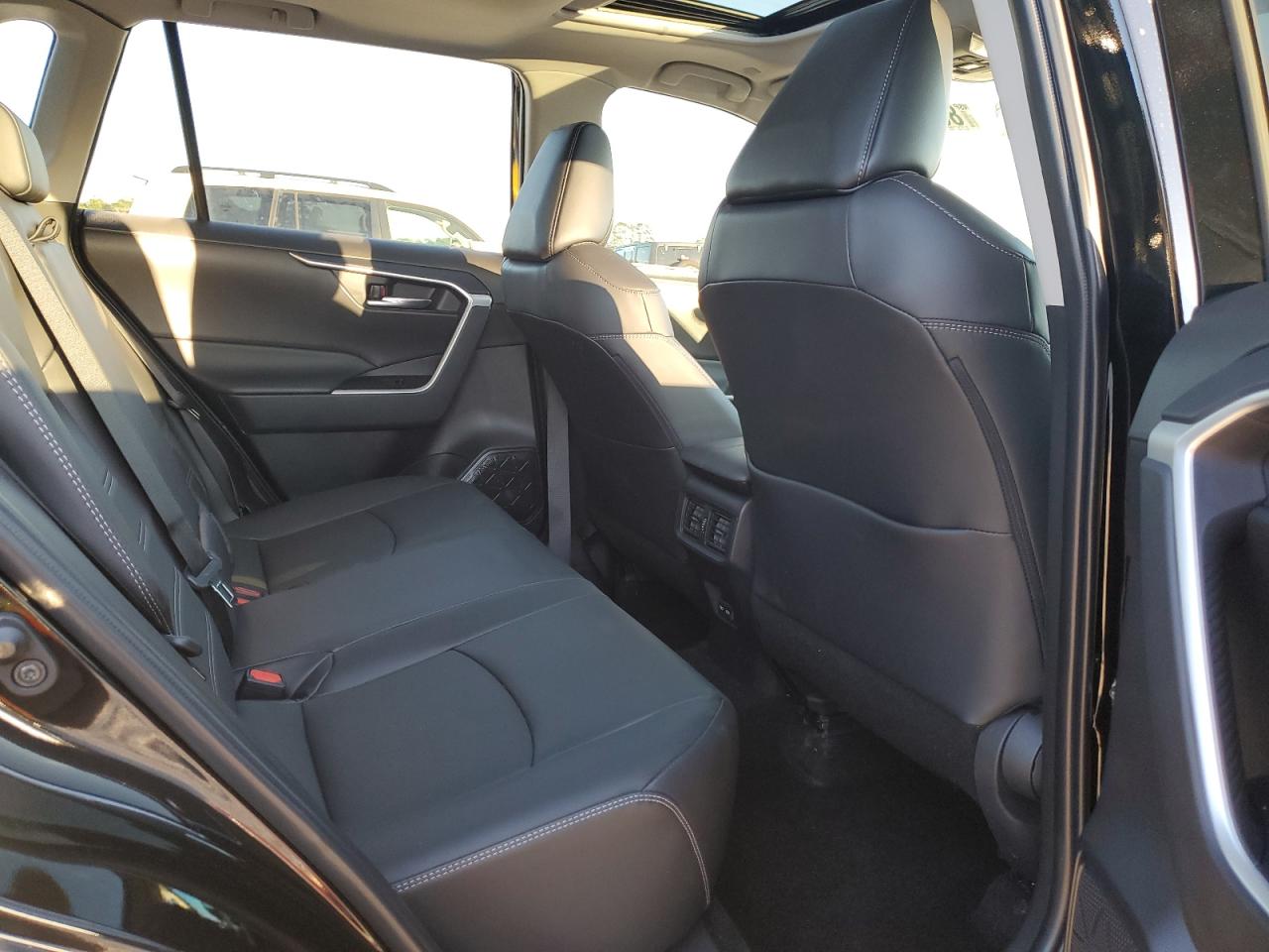 2024 Toyota RAV 4 - Image 11