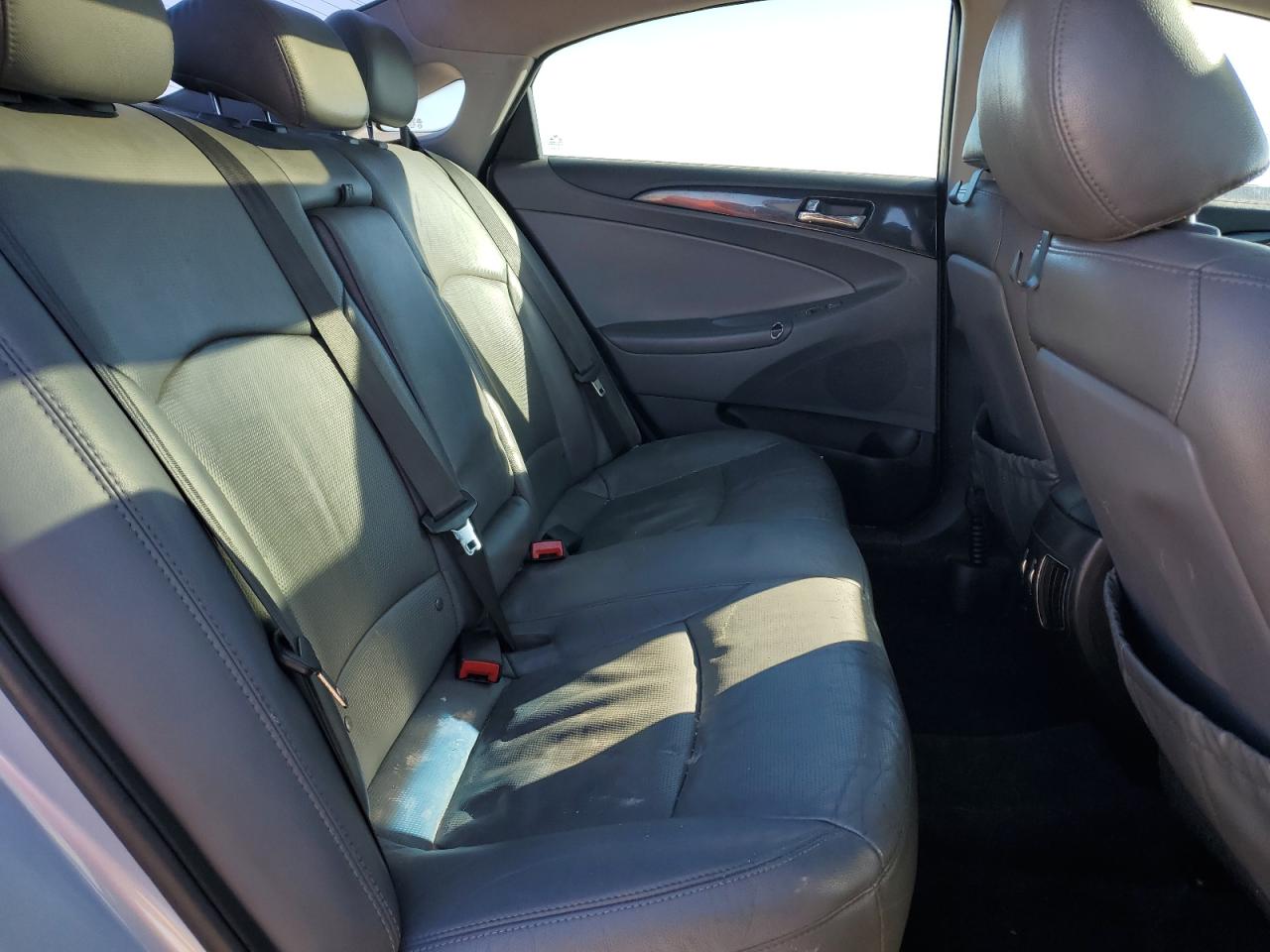 2013 Hyundai Sonata - Image 10