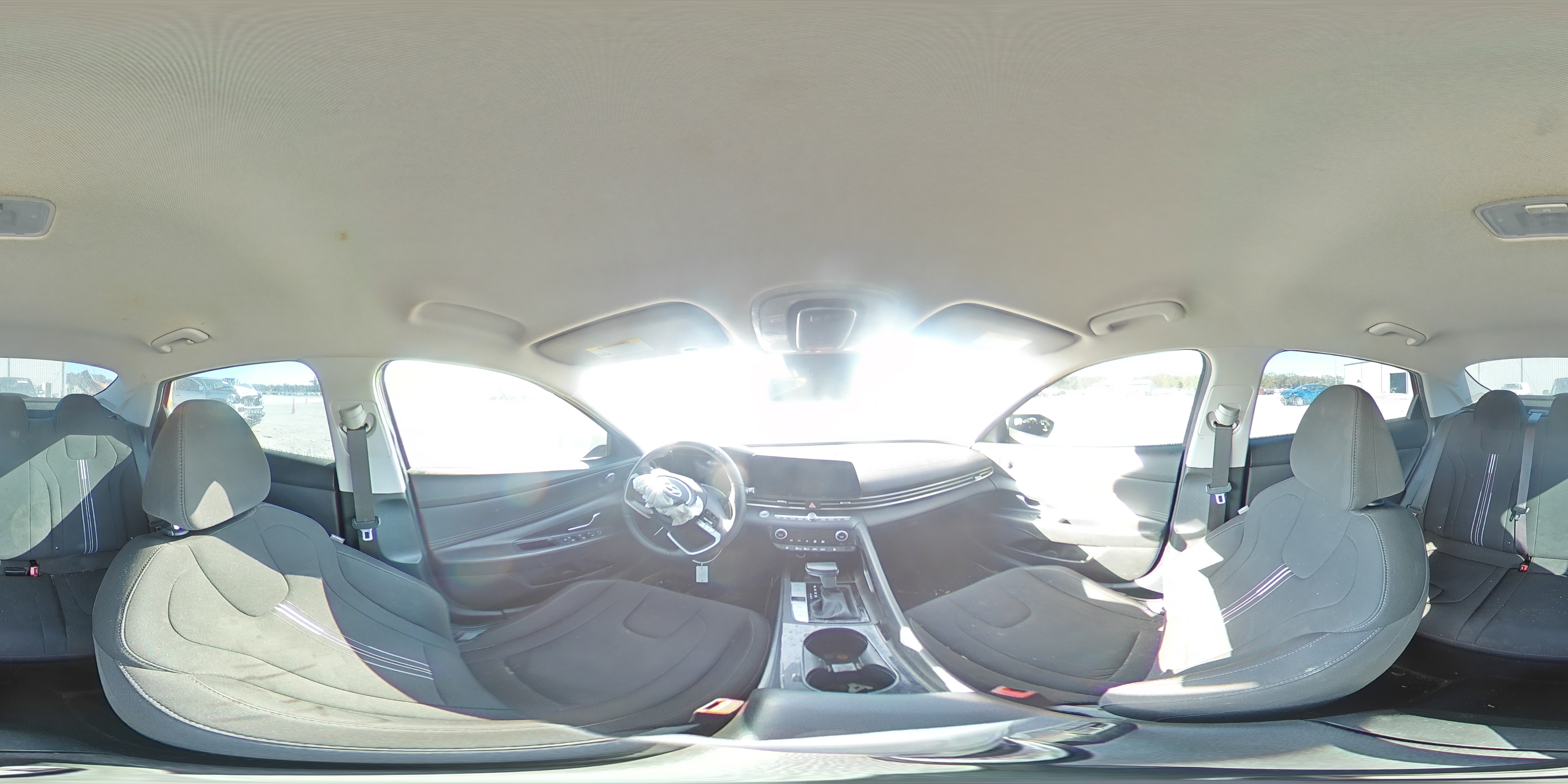 2023 Hyundai Elantra - Image 13