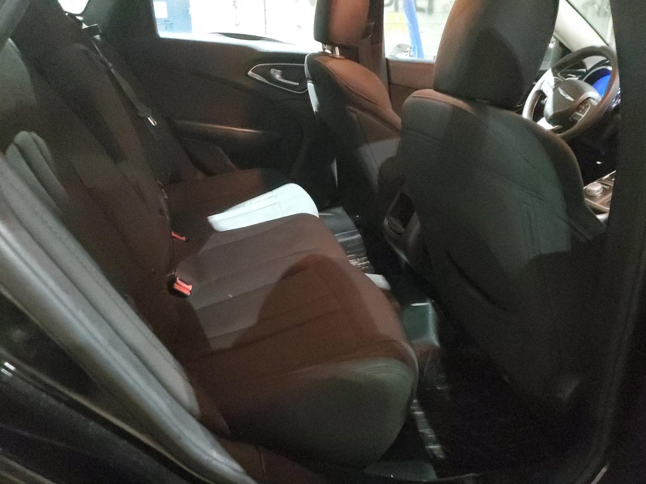 2016 Chrysler 200 - Image 11