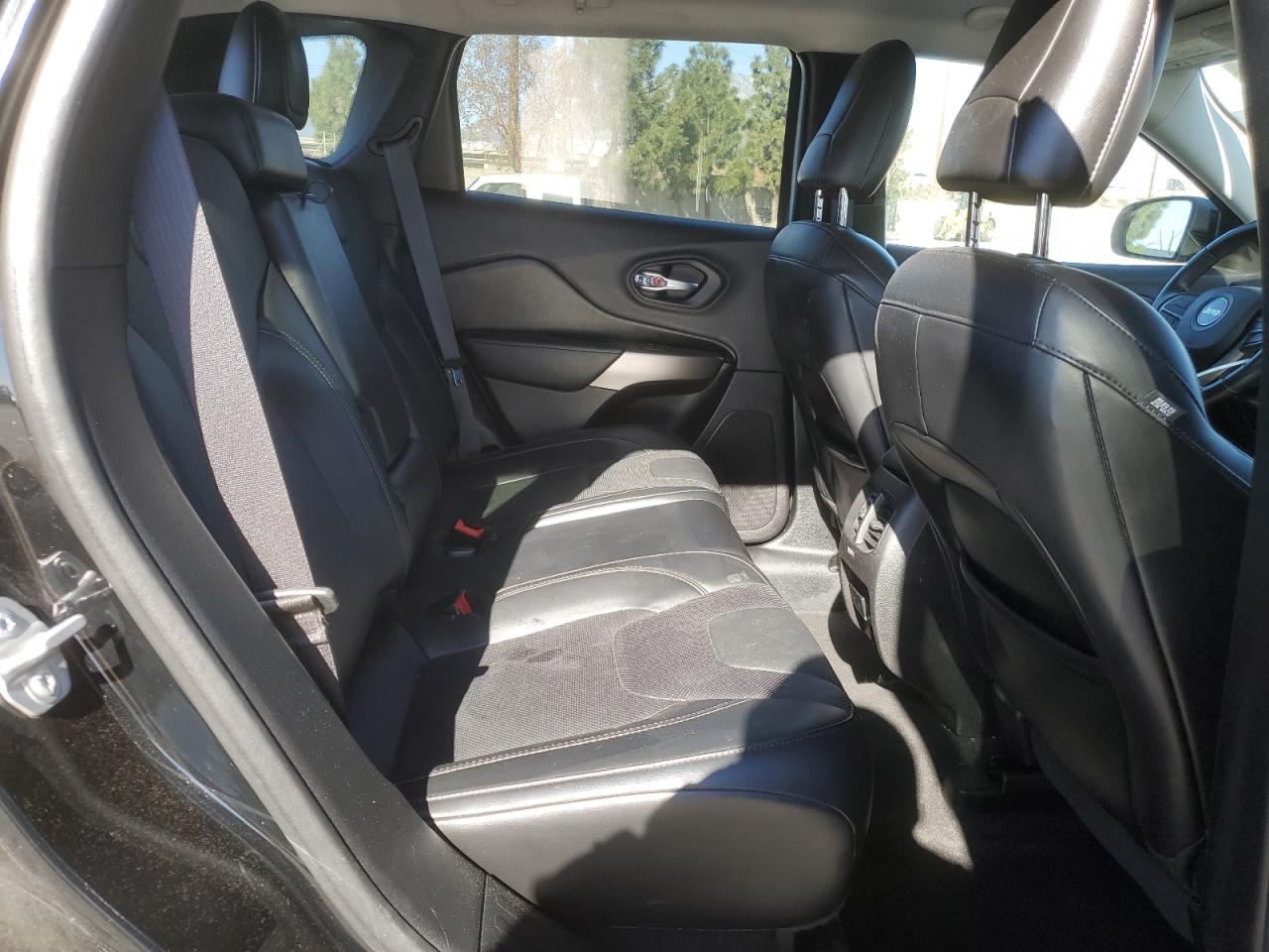 2020 Jeep Grand Cherokee - Image 11