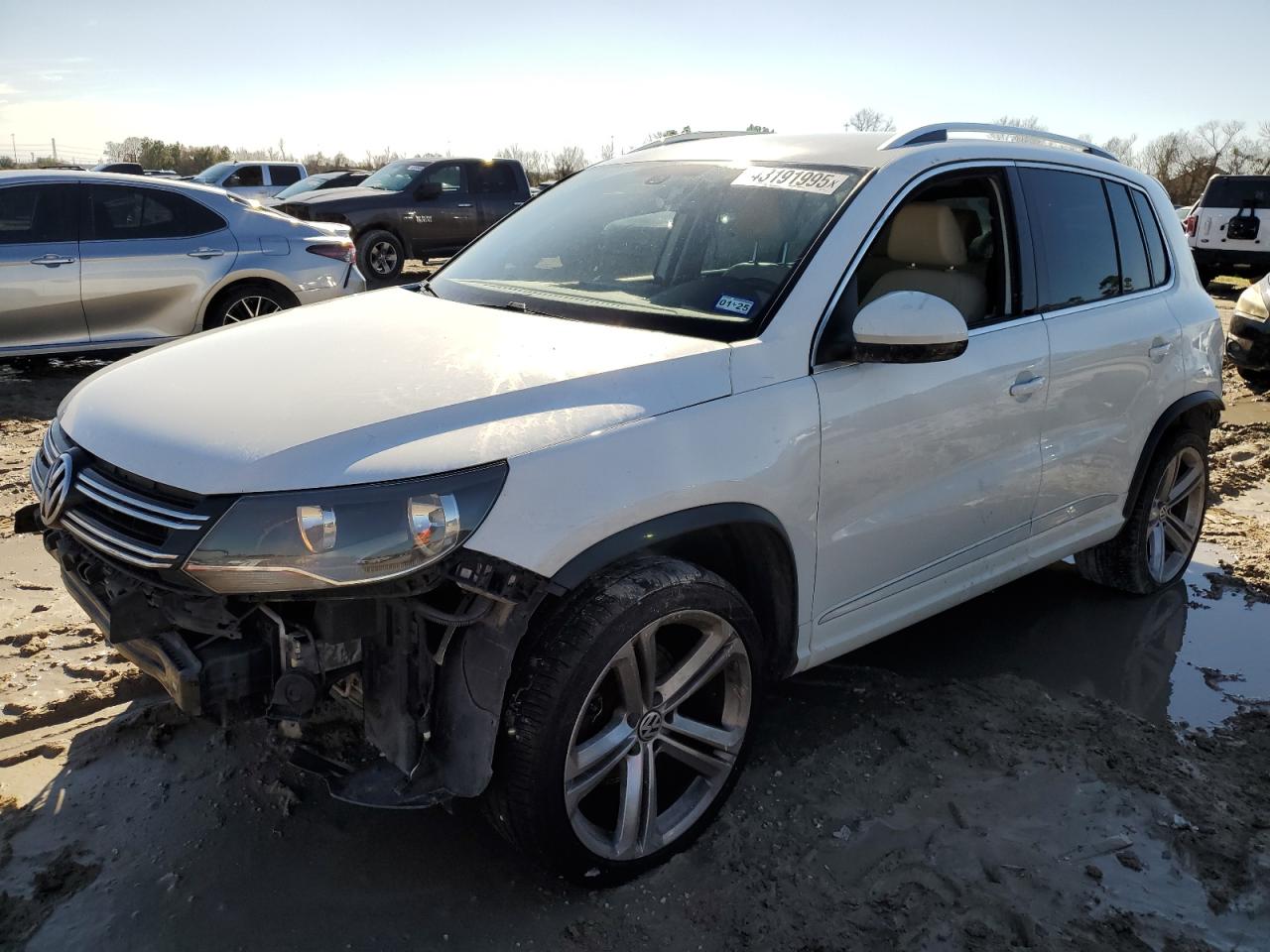 2016 Volkswagen Tiguan - Image 1