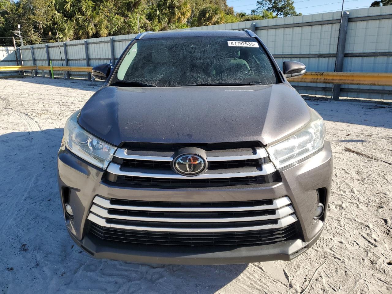 2019 Toyota Highlander - Image 5