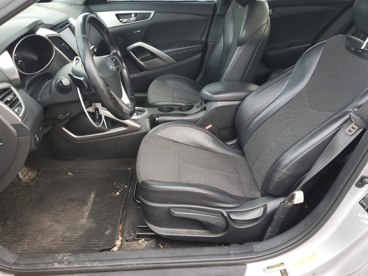 2013 Hyundai Veloster - Image 7