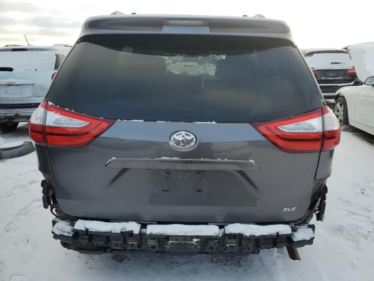 2015 Toyota Sienna - Image 6