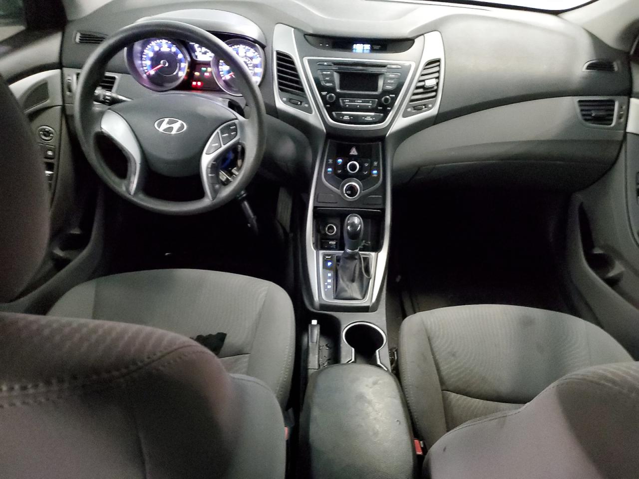 2016 Hyundai Elantra - Image 8